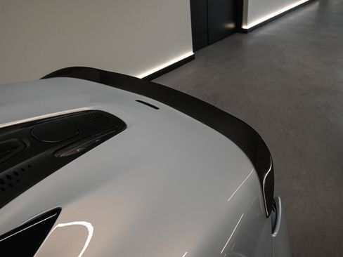 Used 2023 McLaren Artura RWD image 11