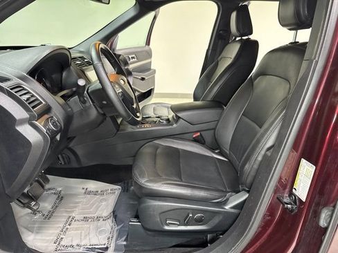 Used 2018 Ford Explorer XLT w/ Equipment Group 202A AWD/4WD image 16