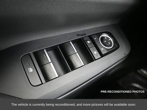 Used 2025 Toyota Prius XLE image 27