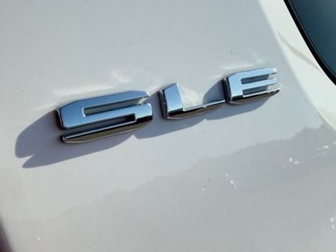 Used 2023 GMC Acadia SLE w/ Driver Convenience Package FWD image 6