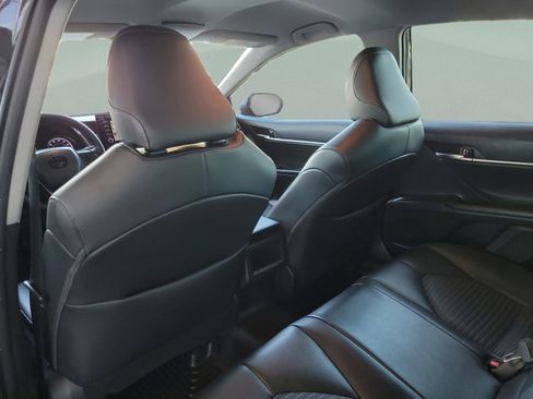 Used 2022 Toyota Camry SE image 11
