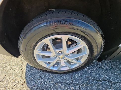 Used 2024 Chevrolet Equinox LT AWD/4WD image 30