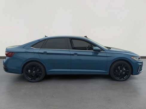 New 2026 Volkswagen Jetta SE image 6