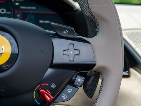 Used 2024 Ferrari Roma Spider RWD image 37