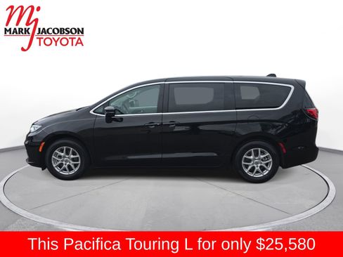 Used 2024 Chrysler Pacifica Touring-L image 14