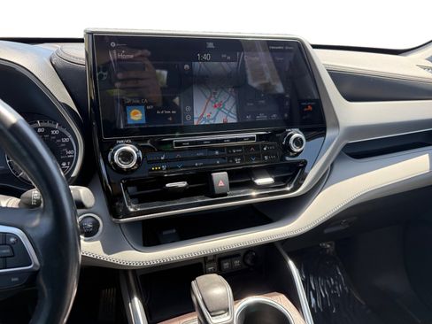 Used 2021 Toyota Highlander Platinum image 12