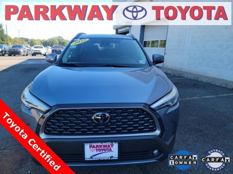 Certified 2022 Toyota Corolla Cross XLE image 1