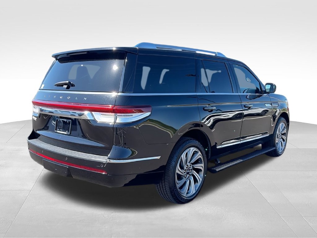 Used 2024 Lincoln Navigator Reserve AWD/4WD image 8