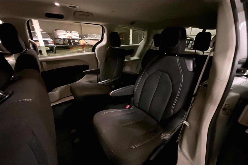 Used 2024 Chrysler Voyager LX FWD image 24