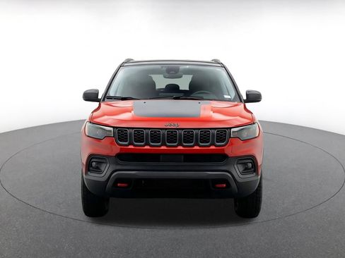 Used 2025 Jeep Compass Trailhawk AWD/4WD image 2