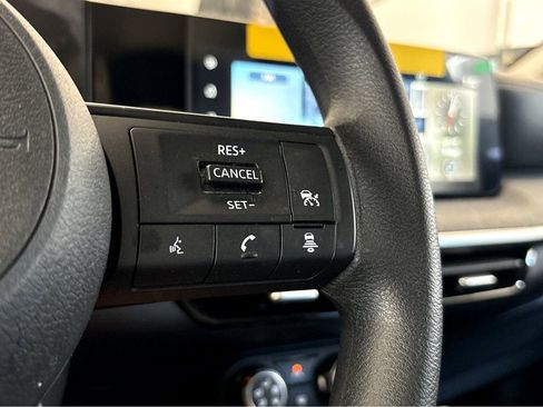Used 2025 Nissan Kicks SV FWD image 18