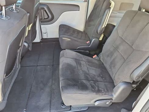 Used 2013 Dodge Grand Caravan SE image 18