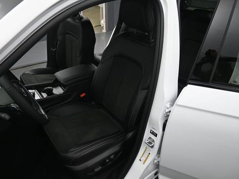 New 2026 Jeep Grand Cherokee Laredo image 11