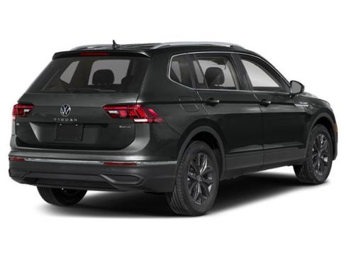Used 2022 Volkswagen Tiguan SE w/ Panoramic Sunroof Package AWD/4WD image 2
