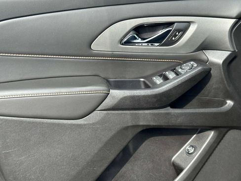 Used 2020 Chevrolet Traverse LT image 21