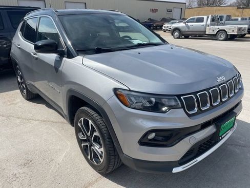 Used 2022 Jeep Compass Limited AWD/4WD image 2