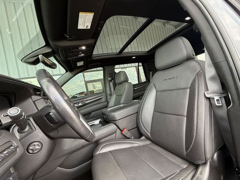 Used 2022 GMC Yukon Denali w/ Advanced Technology Package AWD/4WD image 14
