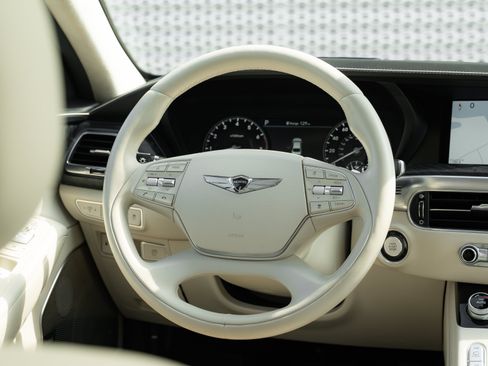 Used 2022 Genesis G90 5.0 Ultimate AWD/4WD image 9