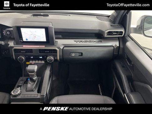 Used 2025 Toyota Tacoma SR5 w/ SR5 Upgrade Package AWD/4WD image 12