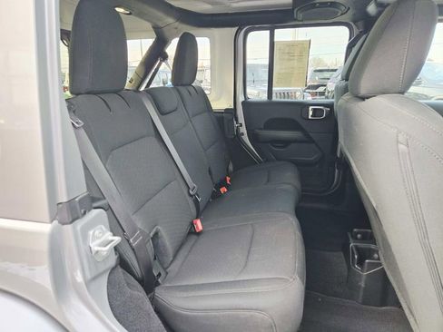 Used 2021 Jeep Wrangler Unlimited Sahara w/ Cold Weather Group image 15