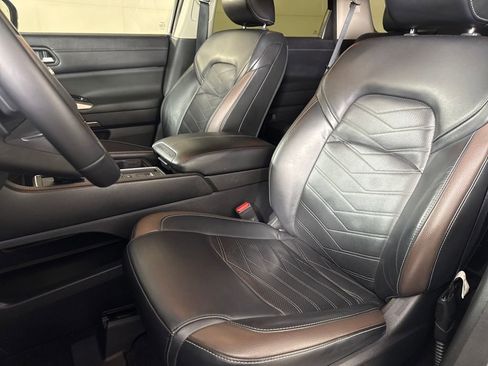 Used 2023 Nissan Pathfinder Platinum w/ Cargo Package image 11