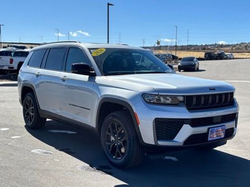 New 2026 Jeep Grand Cherokee L Laredo image 8