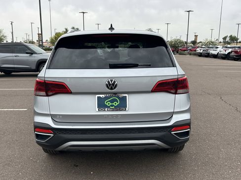 Used 2024 Volkswagen Taos SE image 4