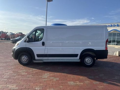 Used 2025 RAM ProMaster 2500 w/ U-Haul Equipment Group FWD image 3