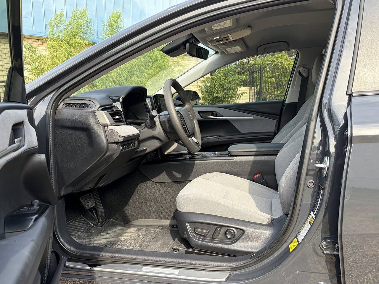 Used 2025 Toyota Camry LE w/ Convenience Package FWD image 18