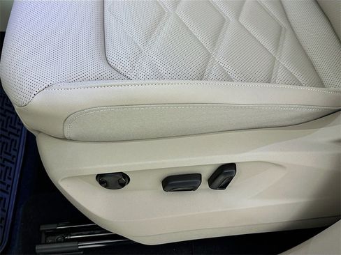 New 2026 Volkswagen Atlas SE image 9