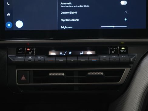 Used 2026 Toyota Camry SE w/ Multimedia Upgrade Package image 17