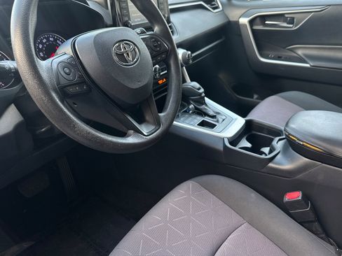 Used 2019 Toyota RAV4 XLE w/ Carpet Mat Package AWD/4WD image 4