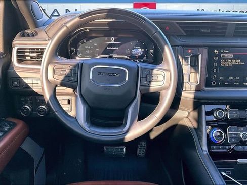 Used 2024 GMC Yukon XL Denali Ultimate image 8