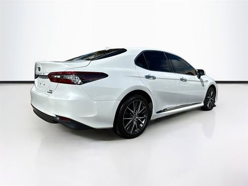 Used 2022 Toyota Camry XLE image 6