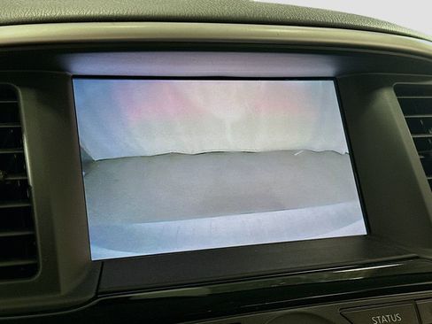 Used 2018 Nissan Pathfinder SV AWD/4WD image 16
