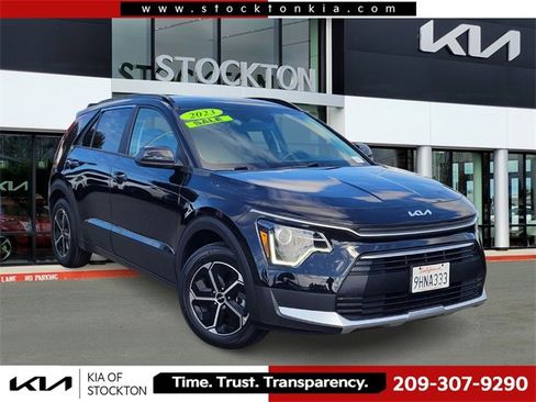 Used 2023 Kia Niro LX image 1