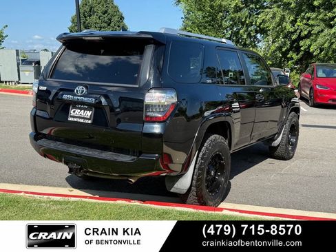 Used 2017 Toyota 4Runner SR5 AWD/4WD image 7