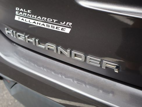Used 2021 Toyota Highlander XLE AWD/4WD image 74