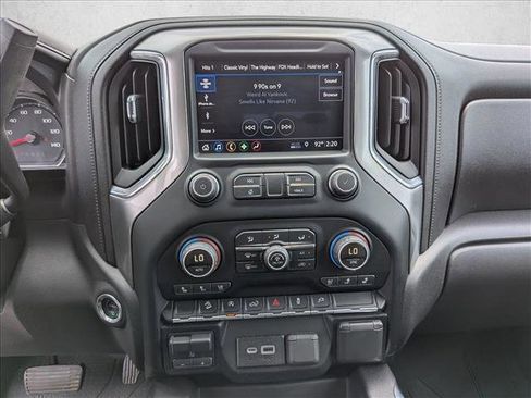 Used 2019 Chevrolet Silverado 1500 LTZ AWD/4WD image 10