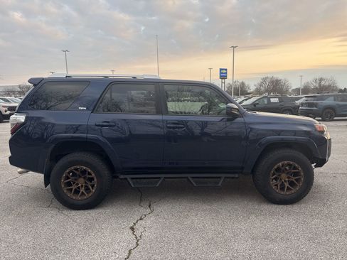 Used 2016 Toyota 4Runner SR5 image 3