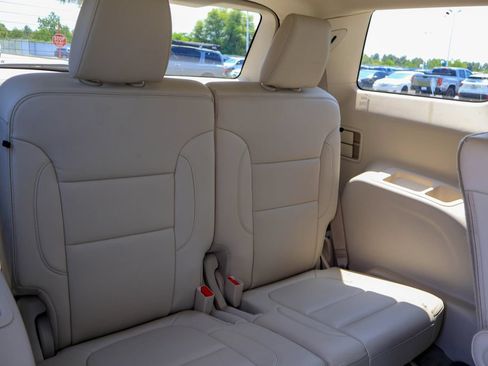 Used 2021 GMC Acadia Denali w/ Denali Technology Package FWD image 14