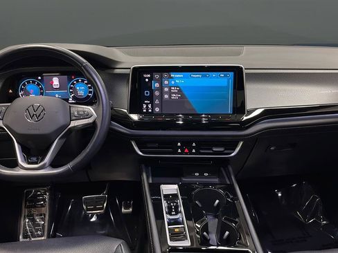 Used 2024 Volkswagen Atlas Cross Sport SEL R-Line image 11