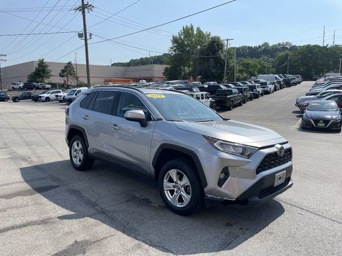 Used 2019 Toyota RAV4 XLE AWD/4WD image 6