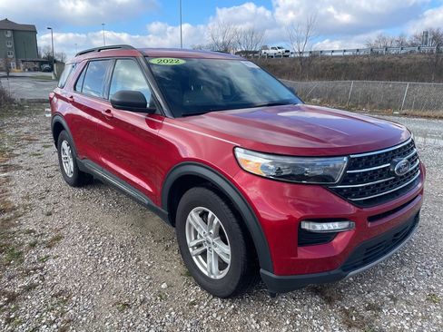 Certified 2022 Ford Explorer XLT w/ Equipment Group 202A image 3