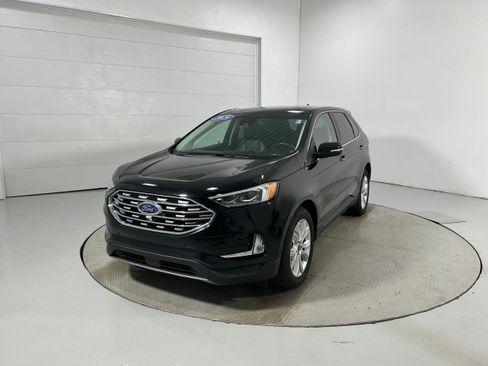 Used 2020 Ford Edge Titanium w/ Equipment Group 301A AWD/4WD image 21
