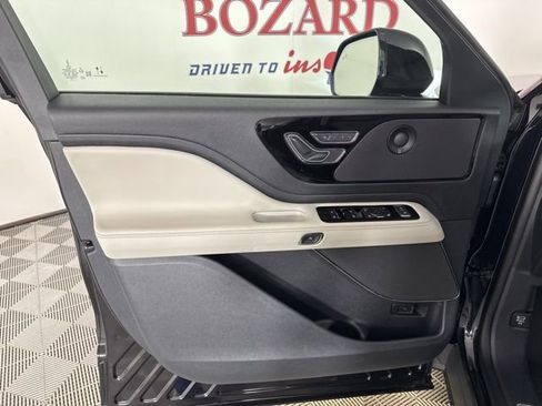 New 2025 Lincoln Aviator 2WD w/ Jet Appearance Package image 15