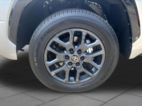Used 2026 Toyota Tundra Platinum AWD/4WD image 11