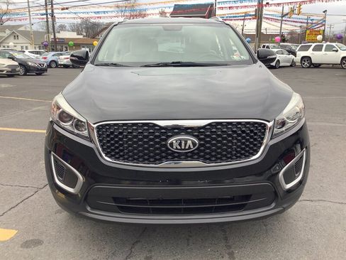 Used 2017 Kia Sorento AWD image 3