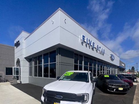 Used 2025 Chevrolet Trax LT FWD image 3