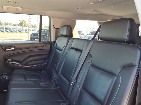 Used 2019 Chevrolet Suburban LT image 17